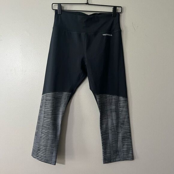 Merrell Women's size S Black Gray Cropped Capri Length Athletic Leggings - Picture 1 of 7